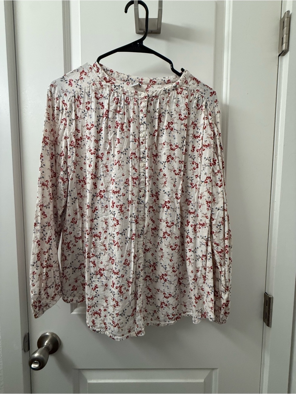 Old Navy Ditsy Floral Button Front Blouse Cream Red Blue Size L - Picture 3 of 6